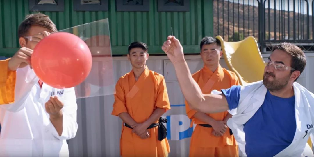 真少林功夫:飞针穿玻璃,惊呆外国人!