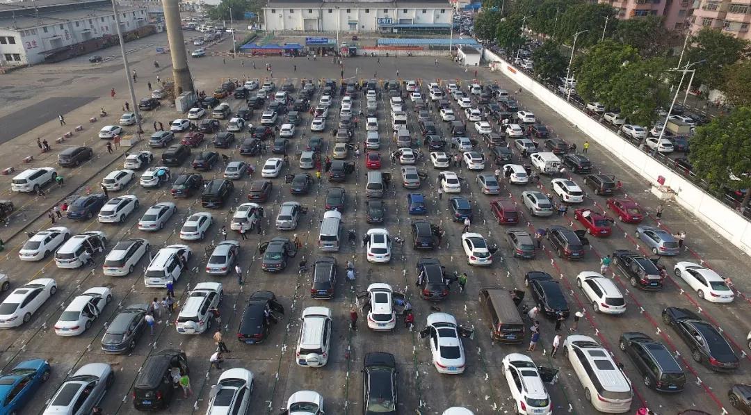 海口市紧急通知今天继续放假 离岛航班一票难