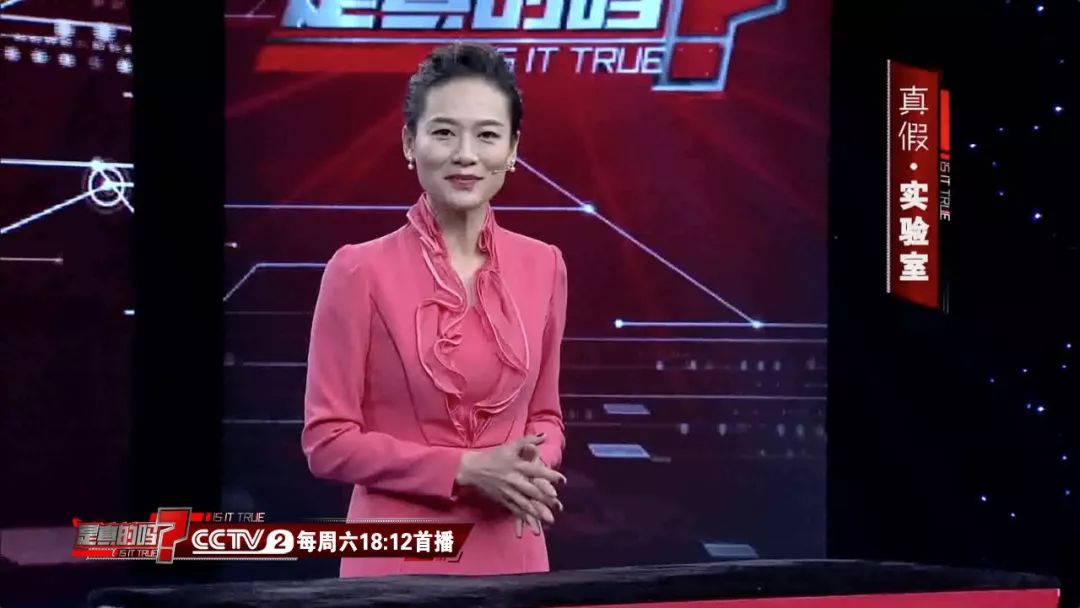 按照网友的方法,准备好食材:即食燕麦,生鸡蛋和红糖。