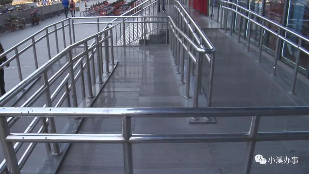 公益众筹!轮椅少年每天坐火车上下班,新年有