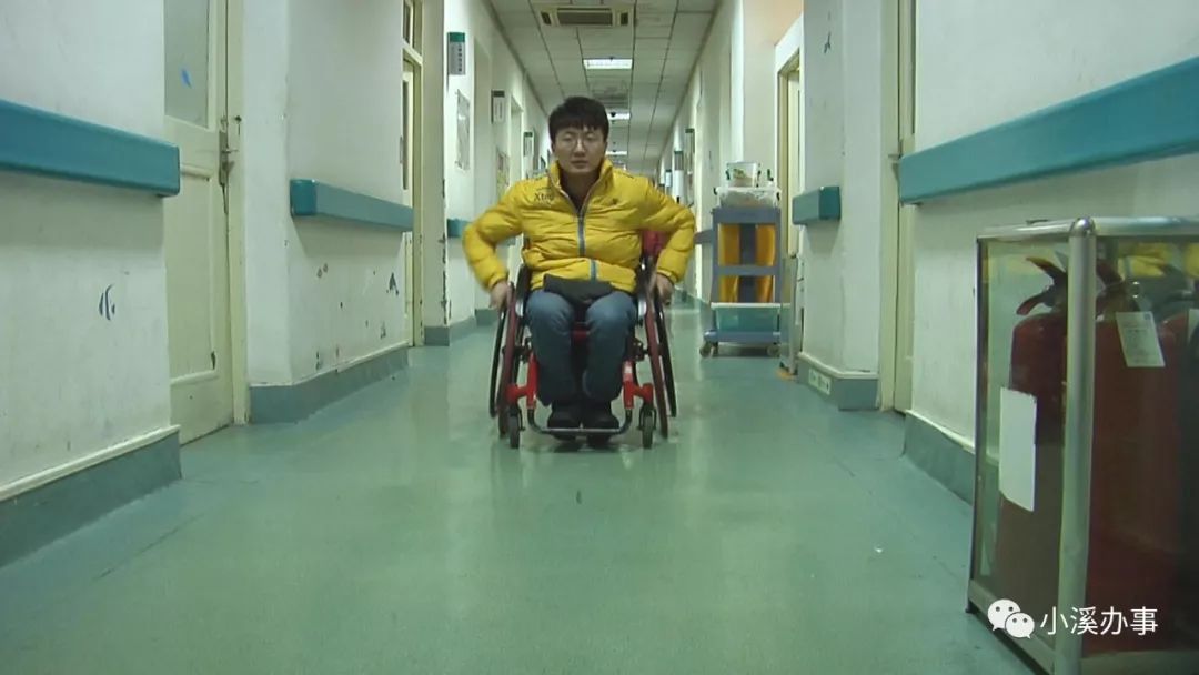 公益众筹!轮椅少年每天坐火车上下班,新年有