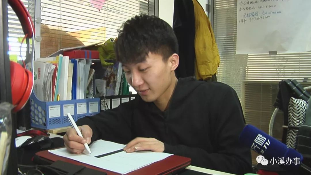 公益众筹!轮椅少年每天坐火车上下班,新年有