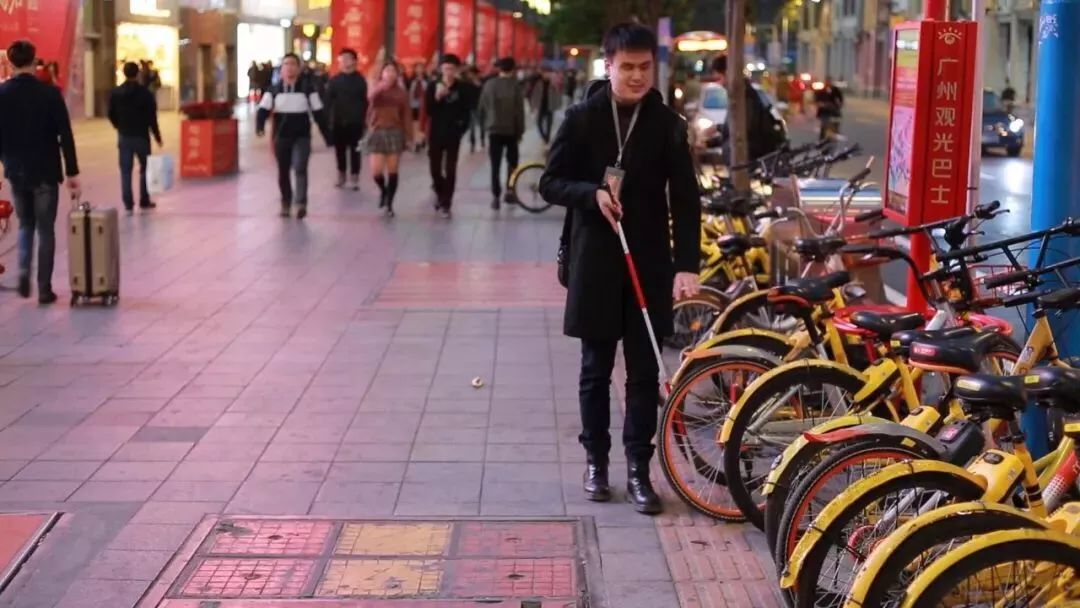 盲人过马路有多难这个实验扎心了