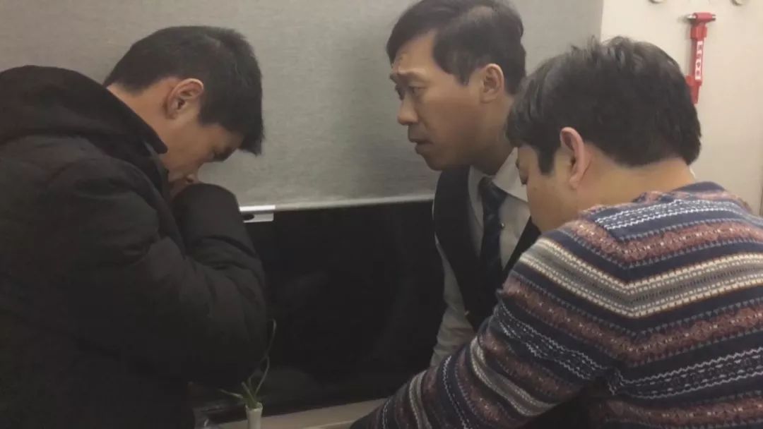 列车上,男童高烧不止全身抽搐!危急时刻,一名山