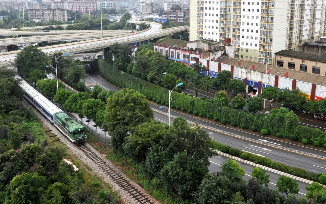 昆明外国人口_昆明人口增长趋势图(2)