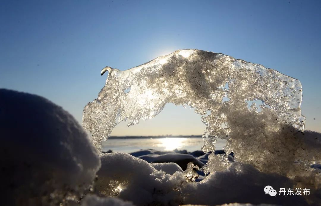 2018.1.13 |惊险!钢材市场起火,消防队员从滚滚