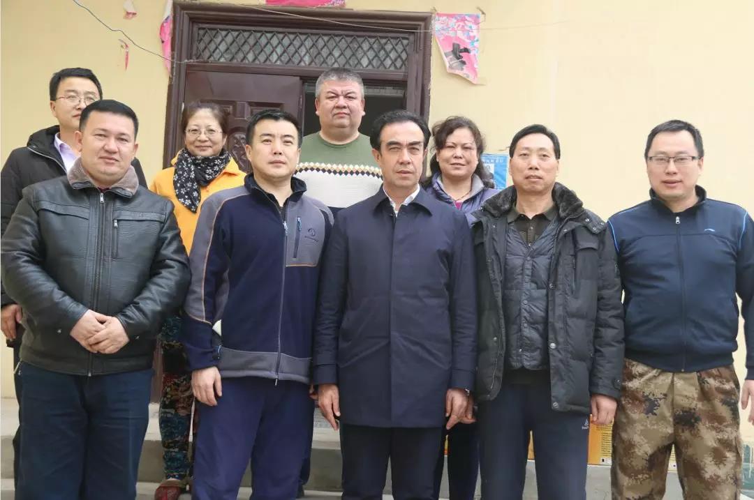 正文值此新春佳节来临之际,墨玉县委副书记,政府县长马合木提·吾买尔