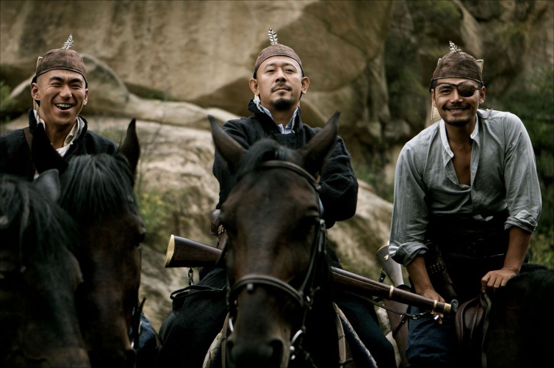 捂了四年终于捂出《邪不压正》,姜文我们等你