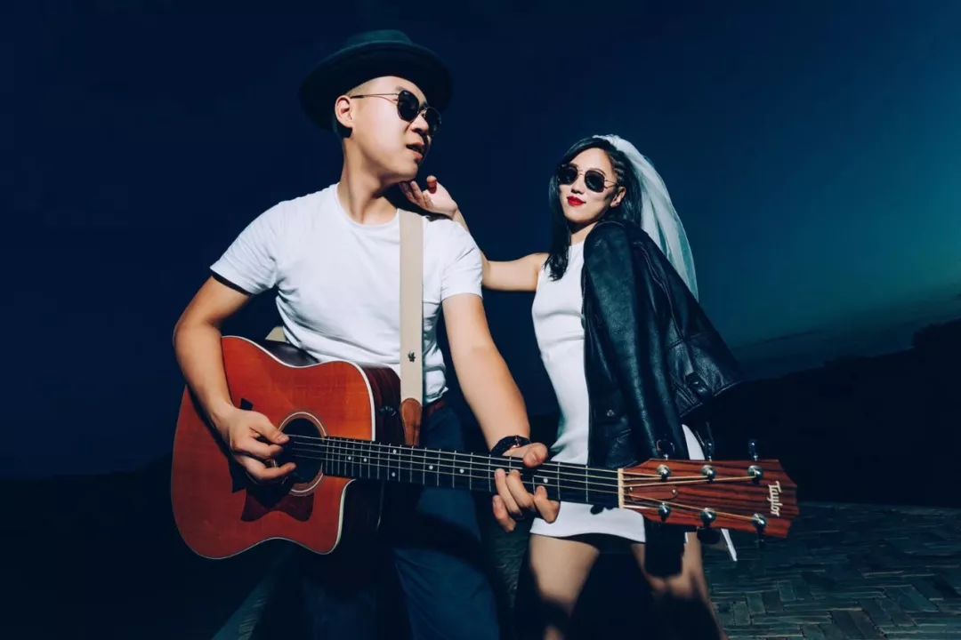 【少女】她是上海持证街头艺人,把自己的婚礼