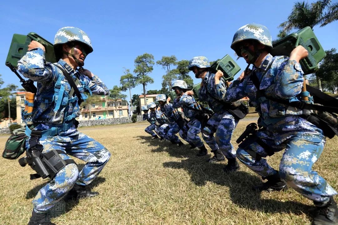 两栖霸王花沙场怒放海军陆战队女兵冬季训练高清猛图