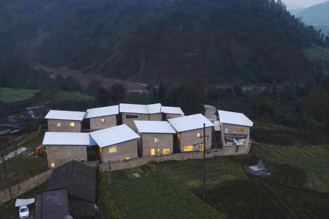 他用400万在荒山盖了9栋房子大舍建筑设计事务所陈屹峰