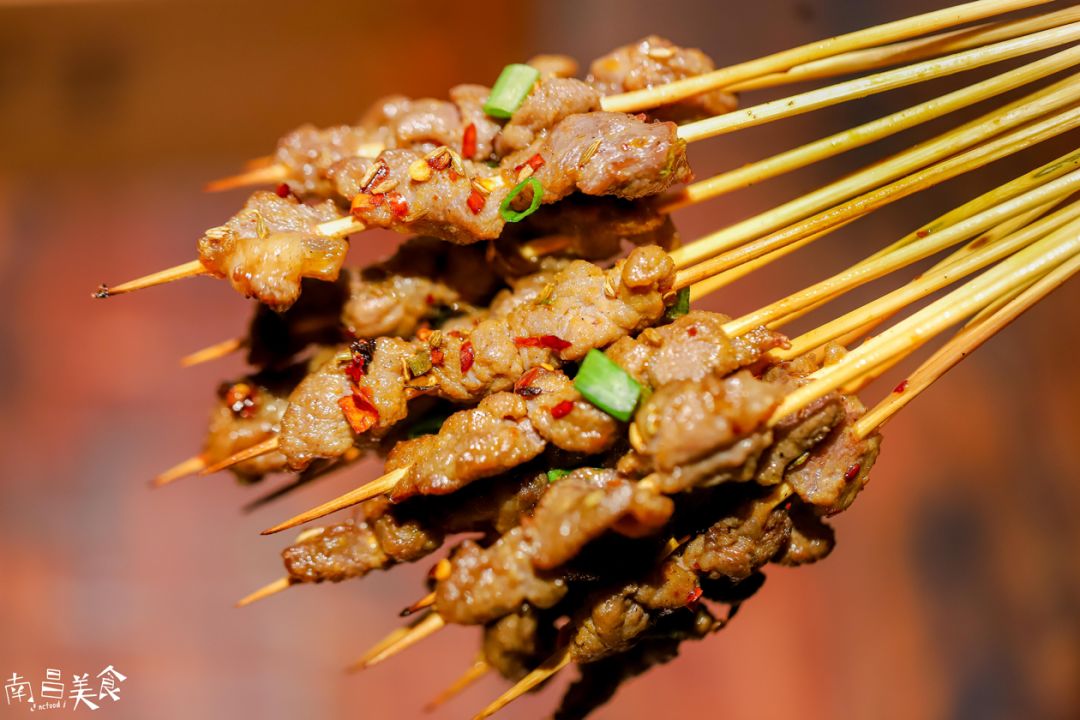 红谷滩新开的这家店,是南昌烧烤界的一把手,吃到凌晨两点都不想走!