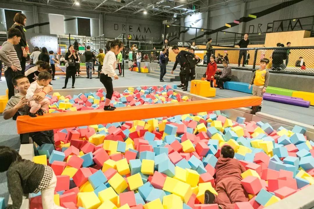 天津首家超大游乐场开业了！6000平超大蹦床、淘气堡！100张门票免费送！