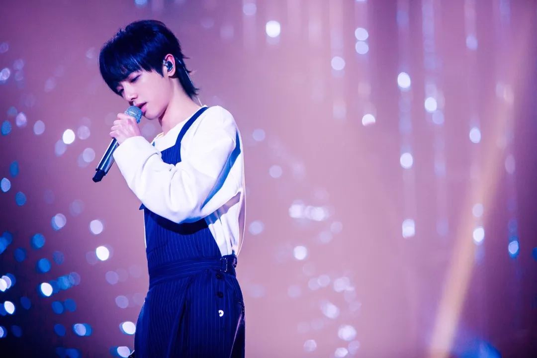 .上最年轻的补位歌手,他将 歌手2018 这一池水