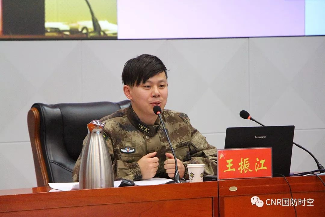 解放军报王振江编辑为官兵授课