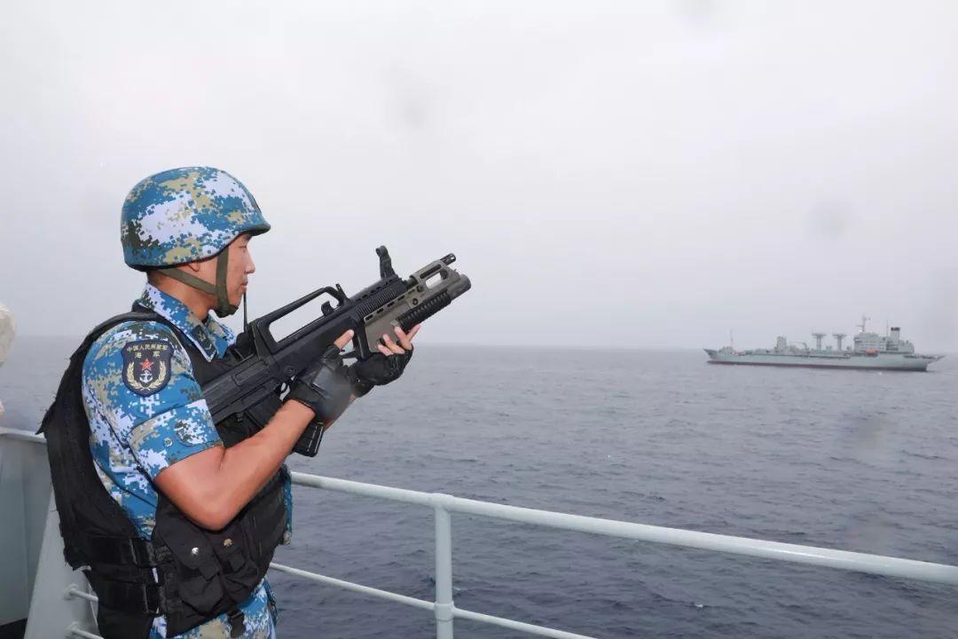 十七批护航编队在几内亚湾进行机动巡航训练|几内亚湾|护航编队|海军