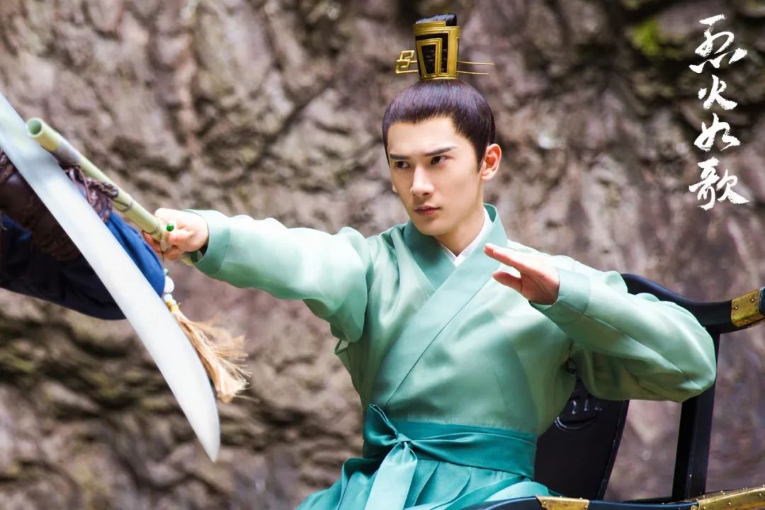 《烈火如歌》定档啦!迪丽热巴和仔仔组cp,还蛮