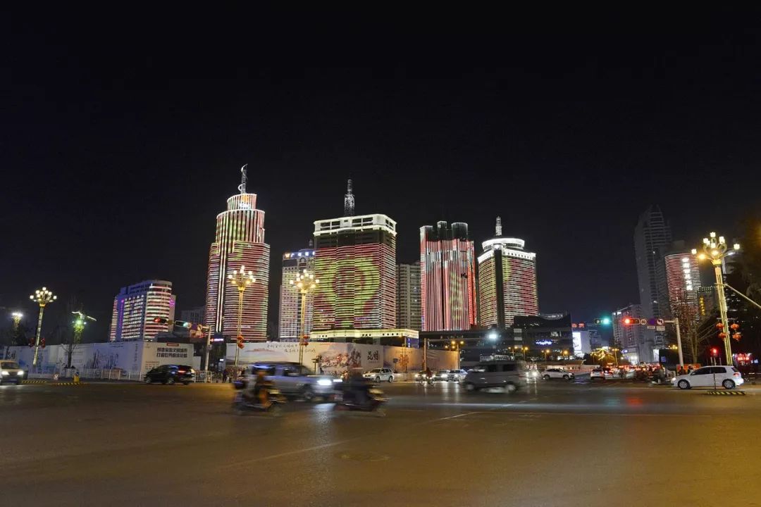 我在云南过大年丨昆明全城灯光秀来啦 福字当