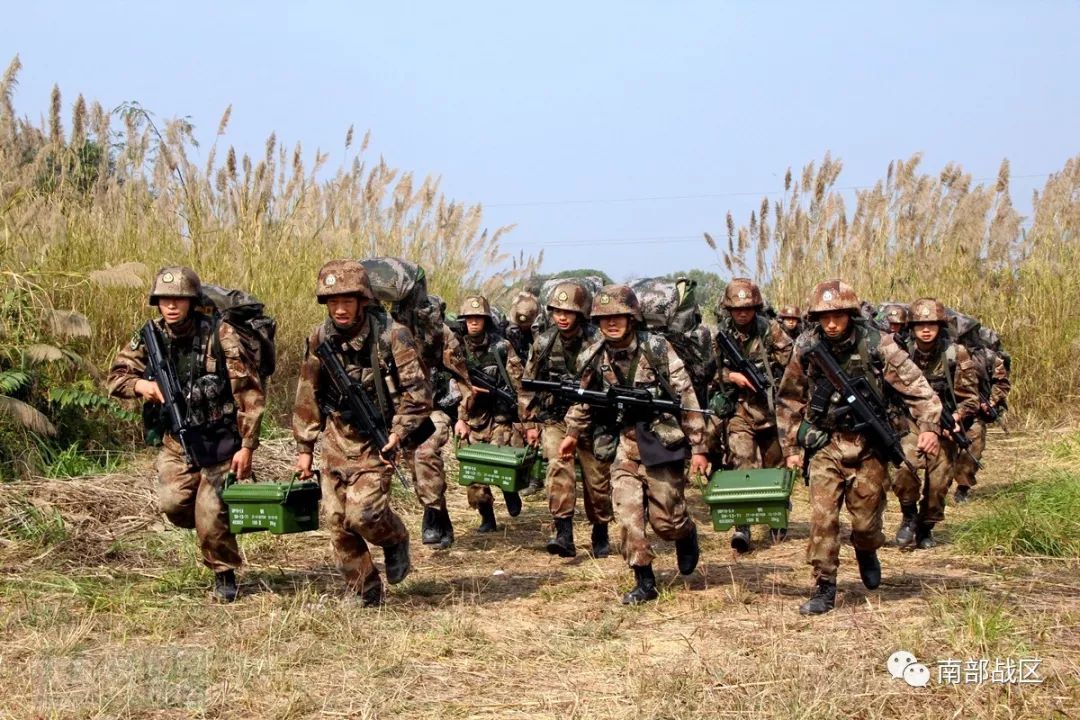 云岭深处,侦察兵上演“我是特种兵”