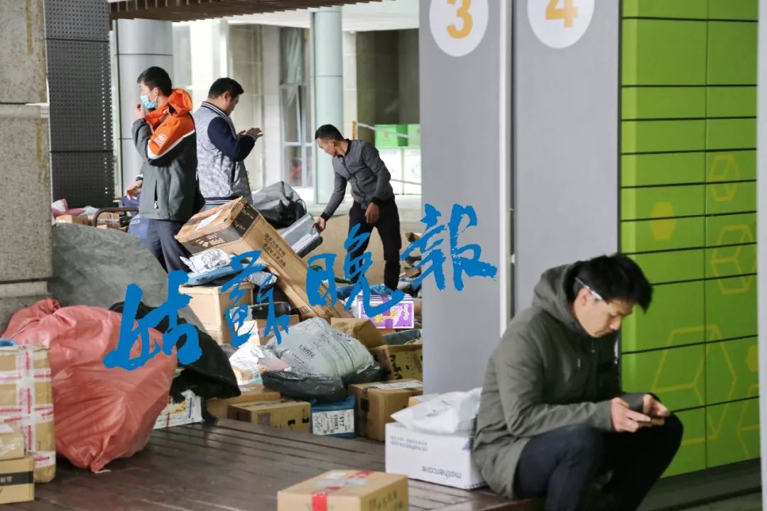 快递自提柜,超过时间还要付钱,合理吗?