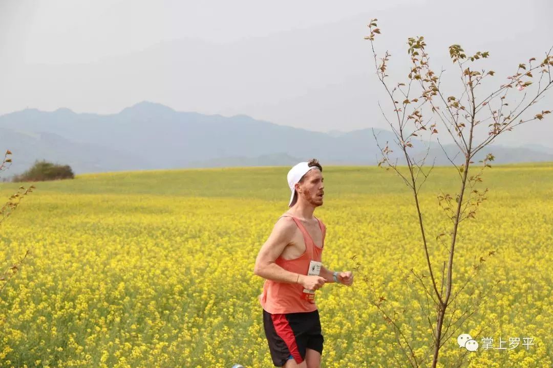罗平的这场狂欢荣获基尼斯之最"参与人数最多的摇滚马拉松"