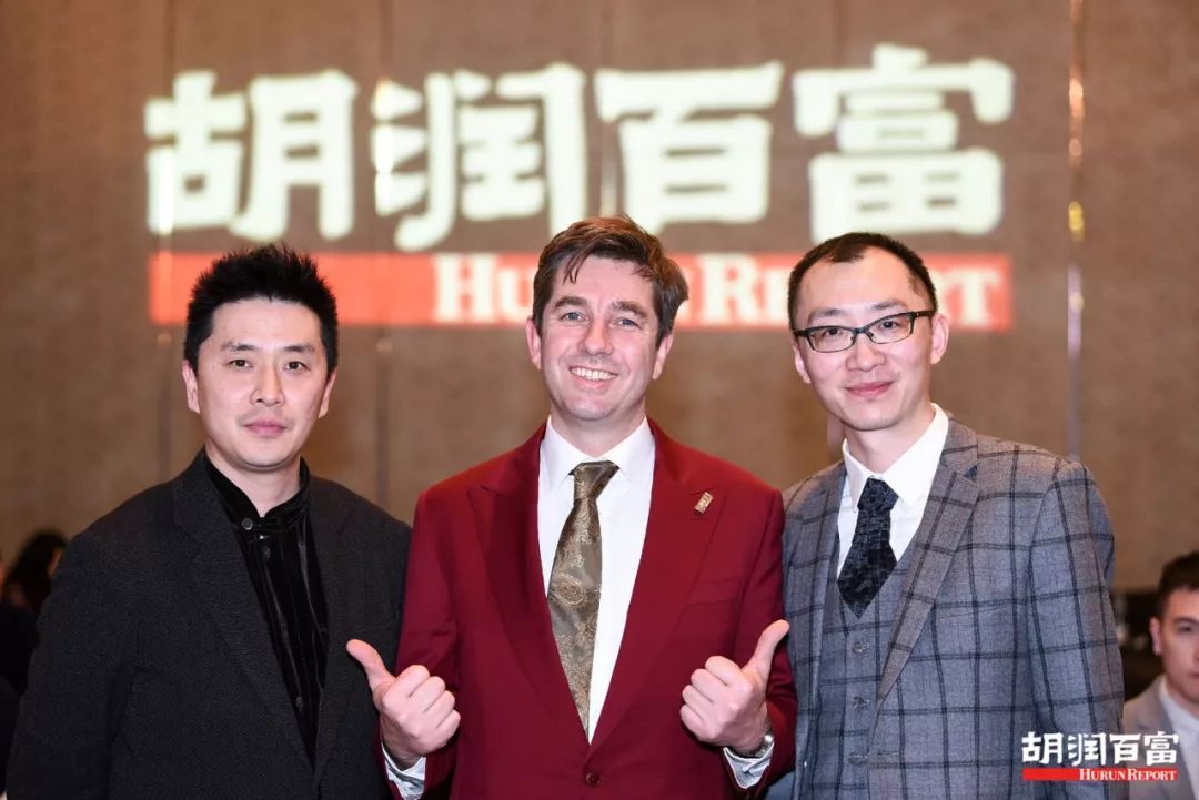 中信银行上海分行私人银行总经理孙伟青,金钰盛 左起:宋进平,胡润