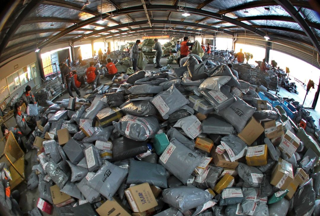 今年春节快递不休息,加价10元,你认同吗?|快递企业|EMS|苏宁_新浪新闻