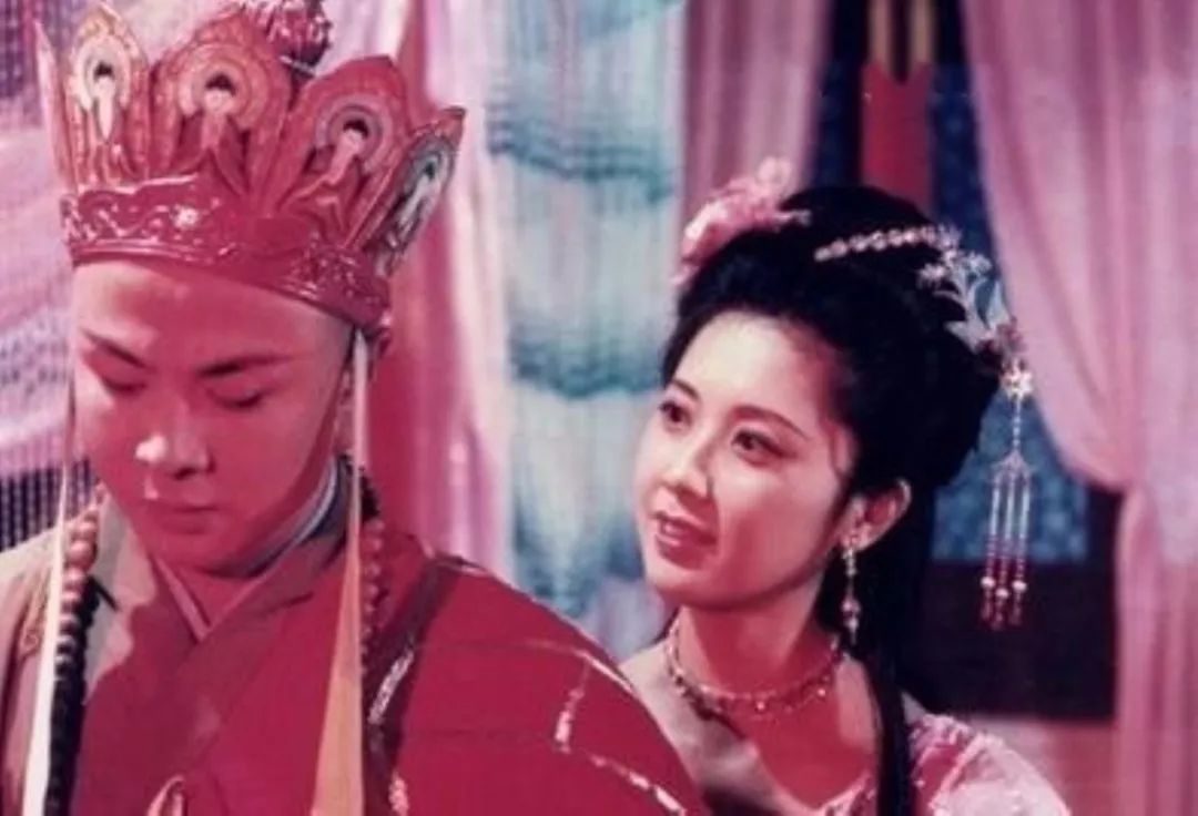 “女儿国”拉脱维亚 ——大城小镇里的中世纪遗梦...