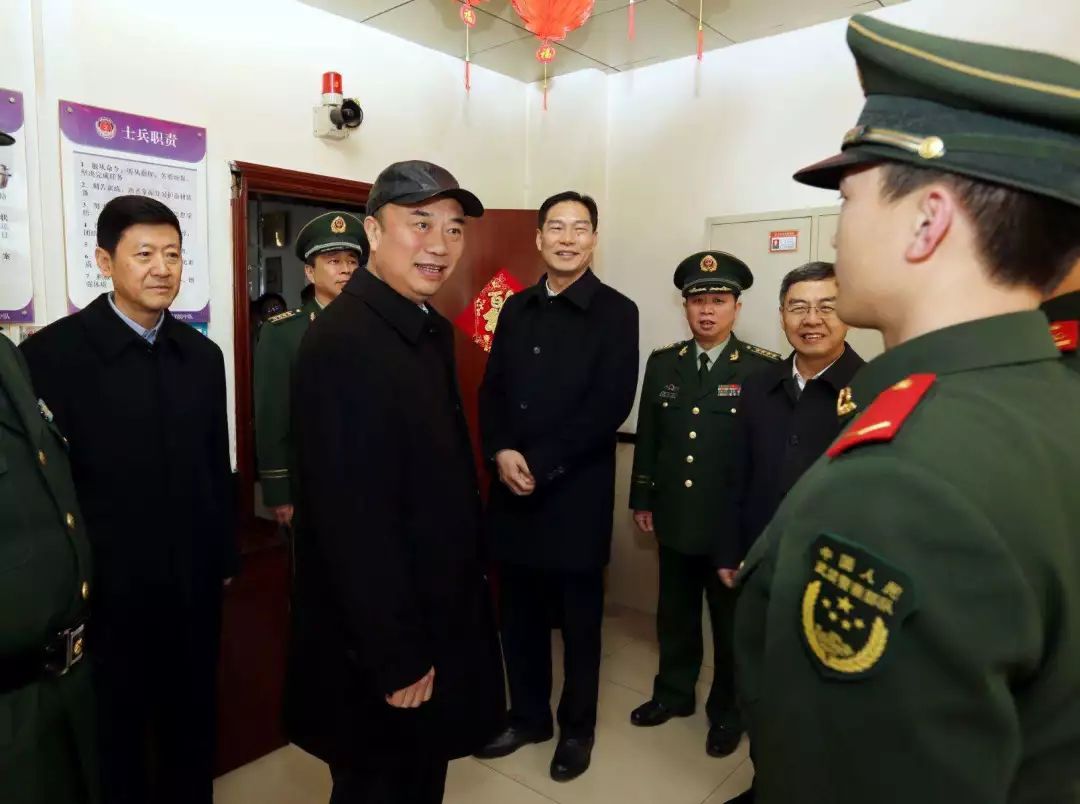 陕西省省长刘国中节前慰问西安消防官兵