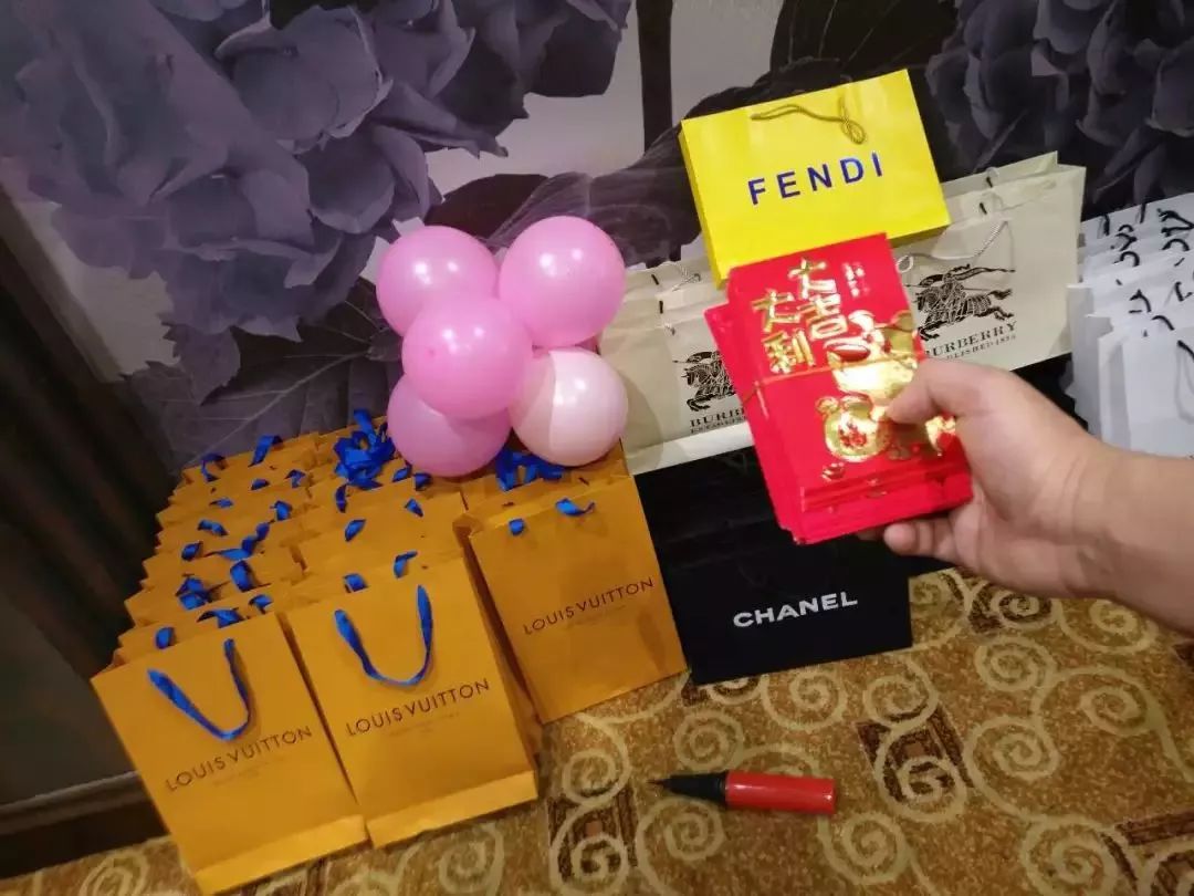 小伙被公司年终福利吓到,老板娘这么壕!员工生