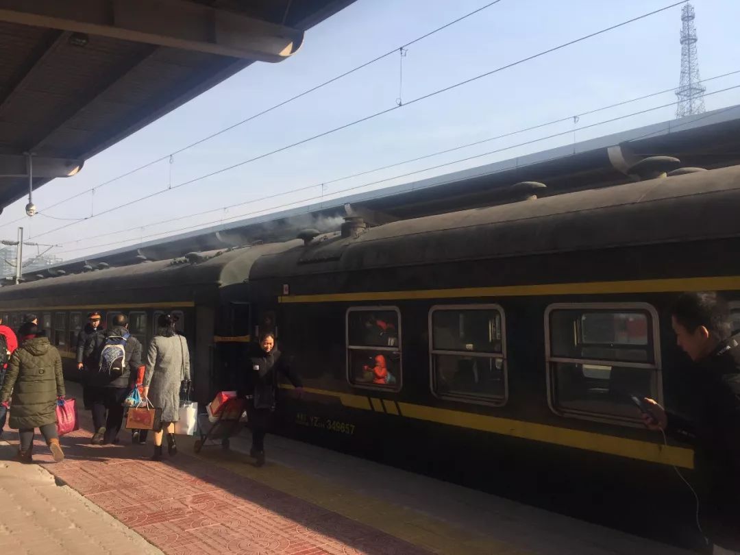 回乡纪事丨坐着冒烟的绿皮火车回家过年成为许多井陉人的新风尚