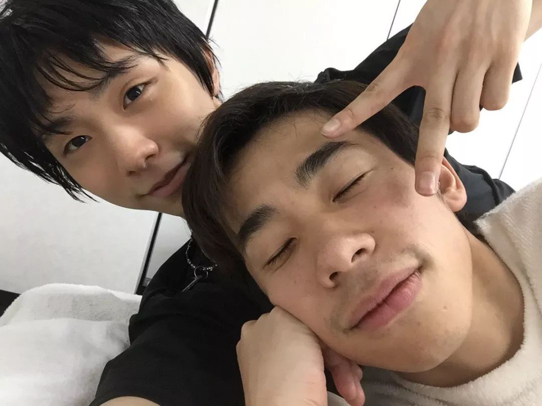 羽生结弦其实有女友？！日媒把和他传绯闻的7个妹子都列出来了，我不听！我不听！