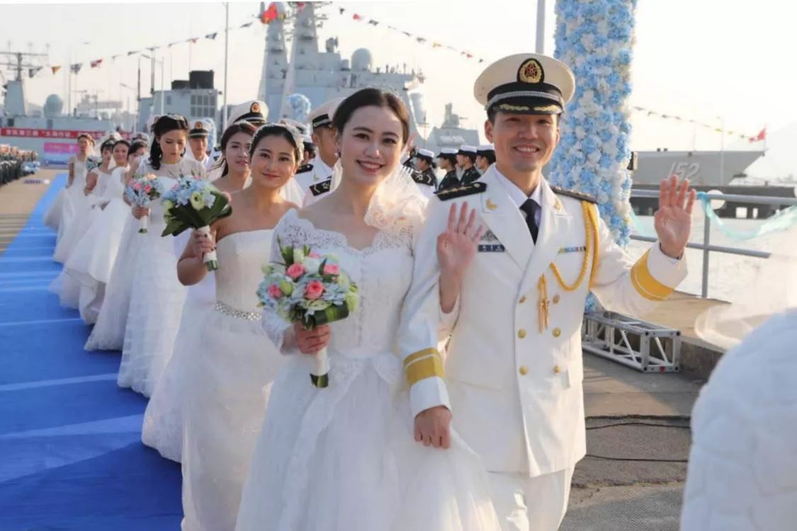 军装婚纱_军装婚纱照(3)