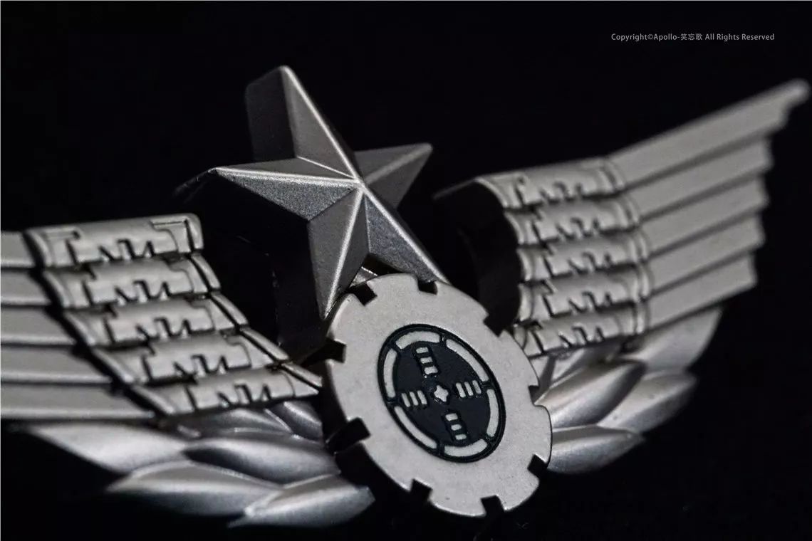 高清壁纸 | 强军时刻 擦亮我的胸标|中央军委|武