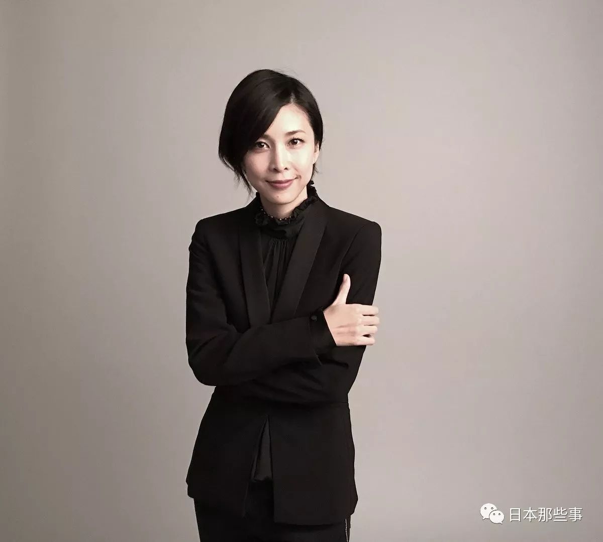 貫地谷詩穗梨飾演“華生”。