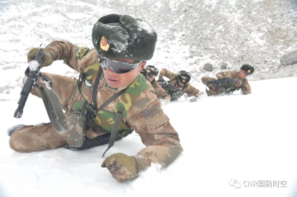 这就是中国军人！海拔4700米，漫天风雪中“两青松”_广东频道_凤凰网