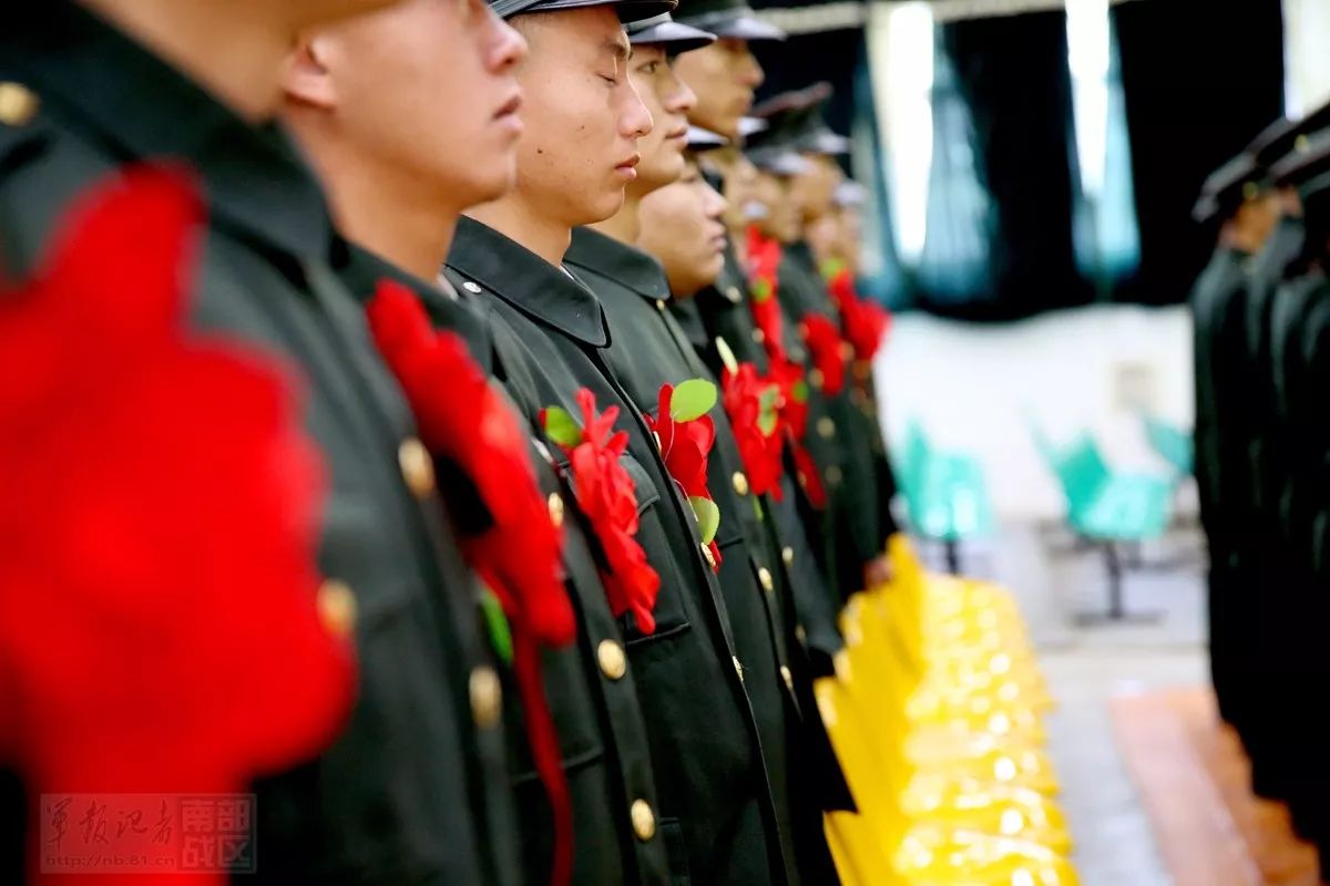 南部战区陆军某旅举行退伍仪式