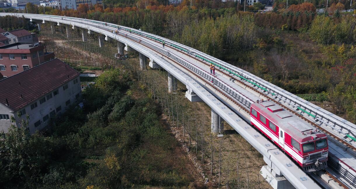 最新!青岛地铁13号线今天实现轨通，明年咱们就可以坐这条全省最长的地铁了|火车站|灵山|西海岸_新浪新闻