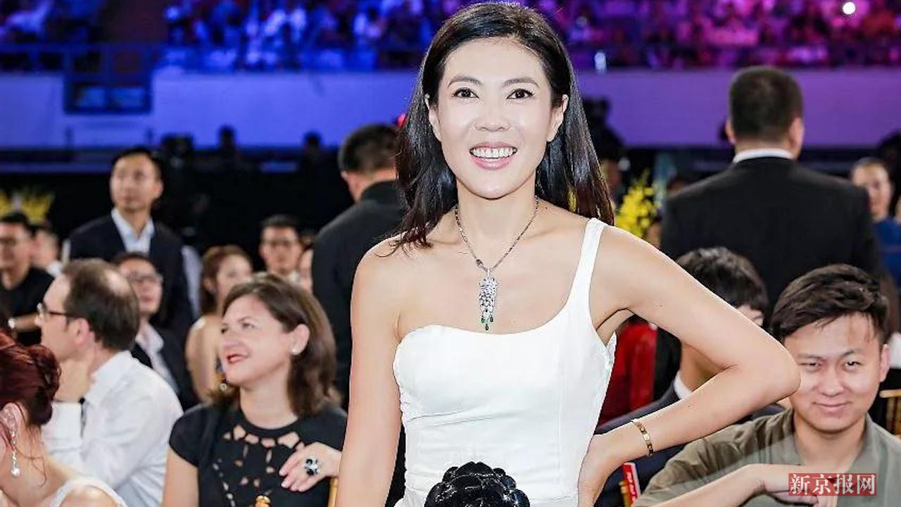 苏芒因“照顾家人”辞任时尚集团总裁 曾说“穿秋裤不时尚”