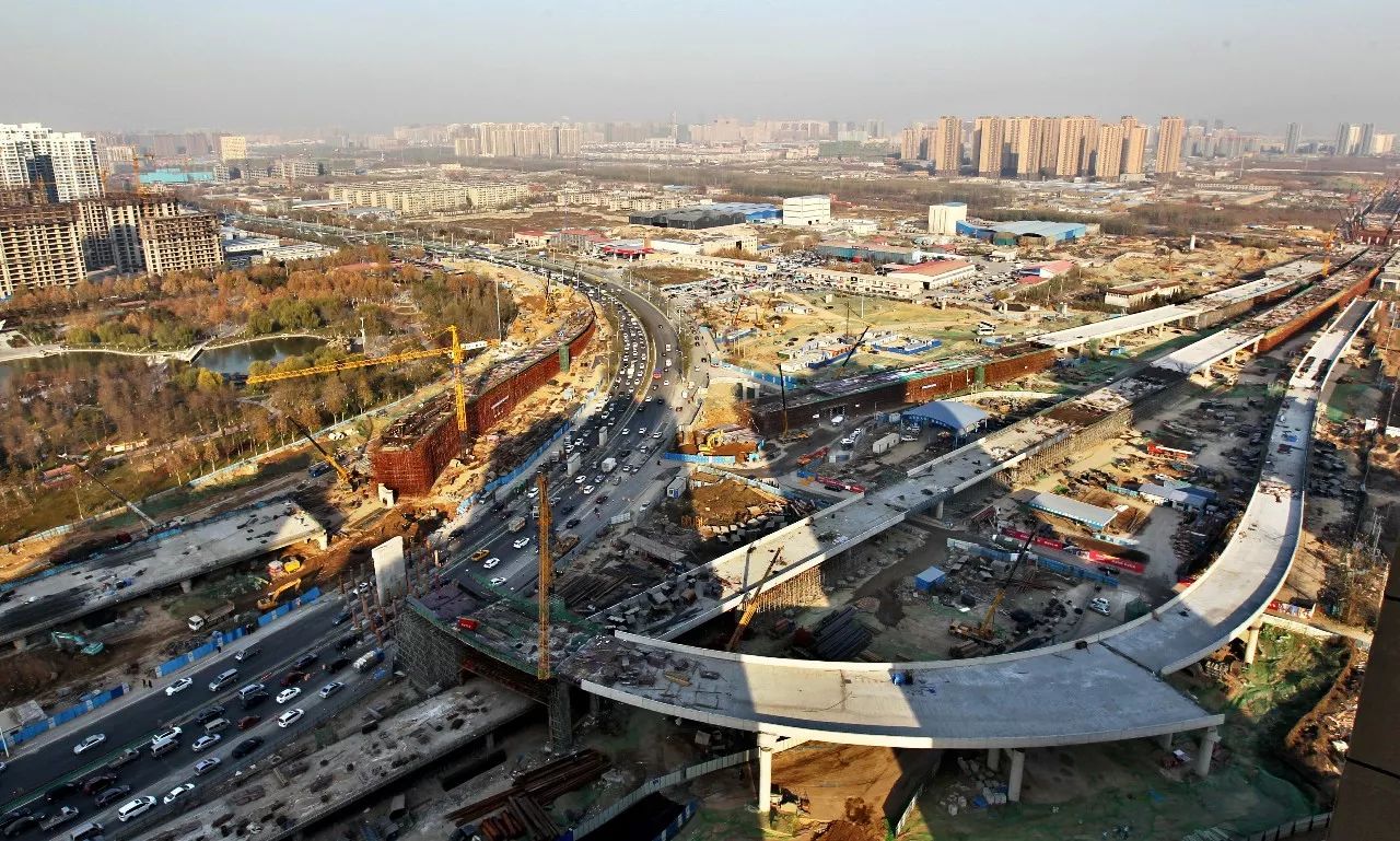 有红色铺装的路段，骑行人路权优先！北京东二环慢行系统改造完工-千龙网·中国首都网