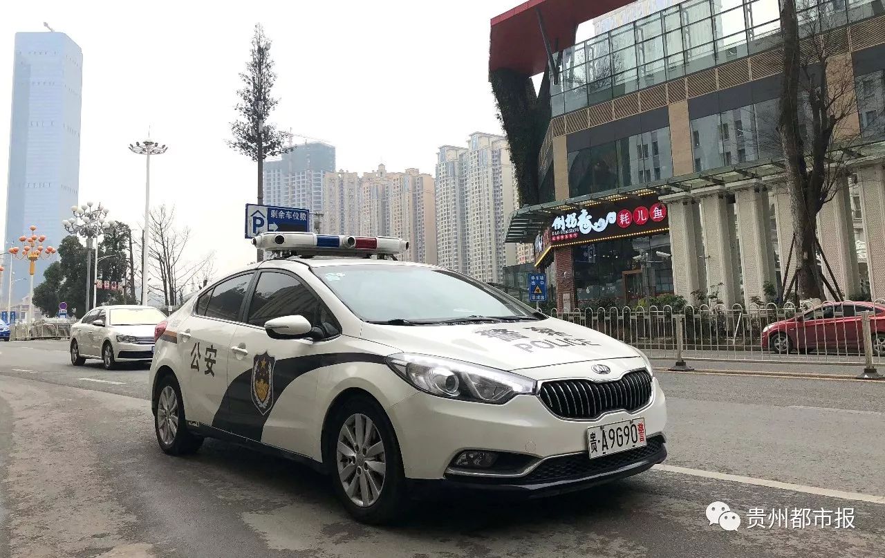 警车顶部装有7个摄像头,贵阳整治违停引进移动