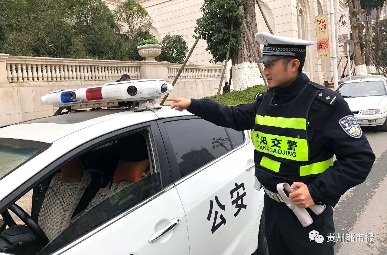 警车顶部装有7个摄像头,贵阳整治违停引进移动
