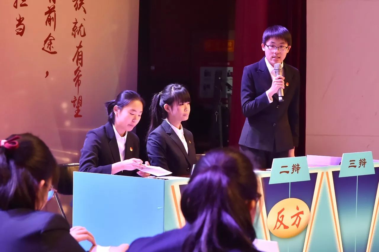 【精彩图集】央视 名嘴 现场提问, 法律有情还是