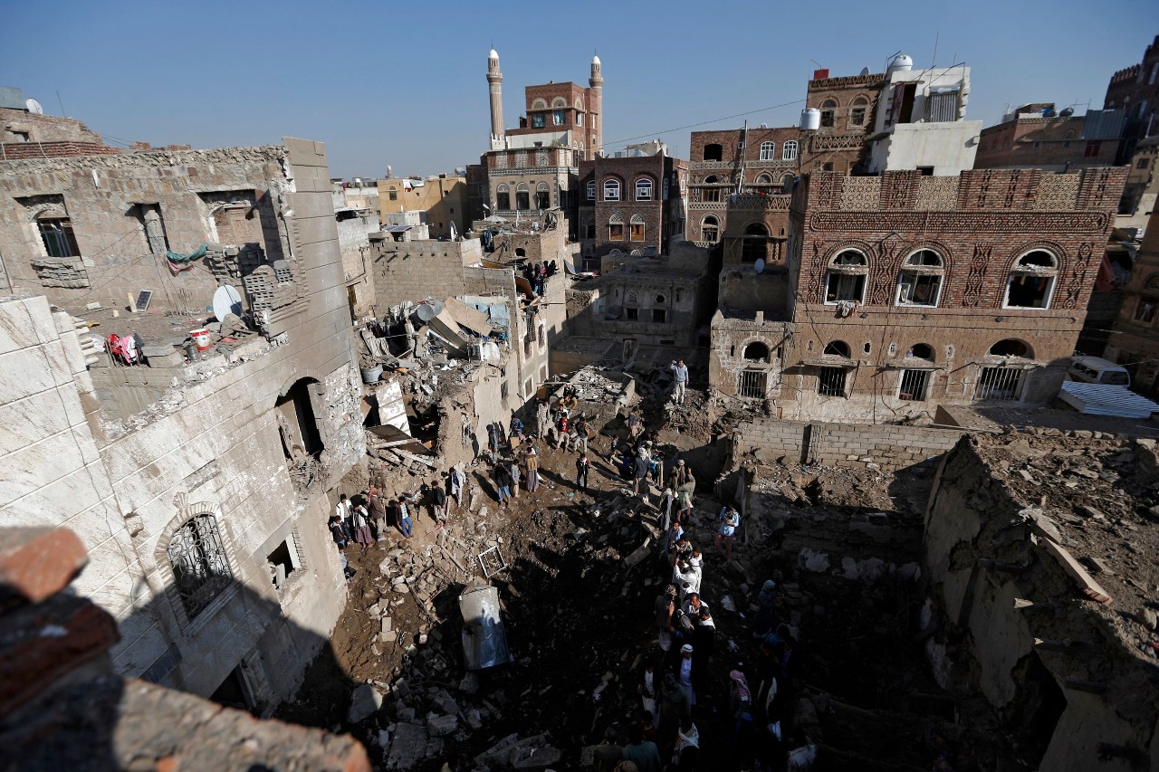 沙特为首多国联军对也门胡塞武装多处据点发动猛烈空袭
