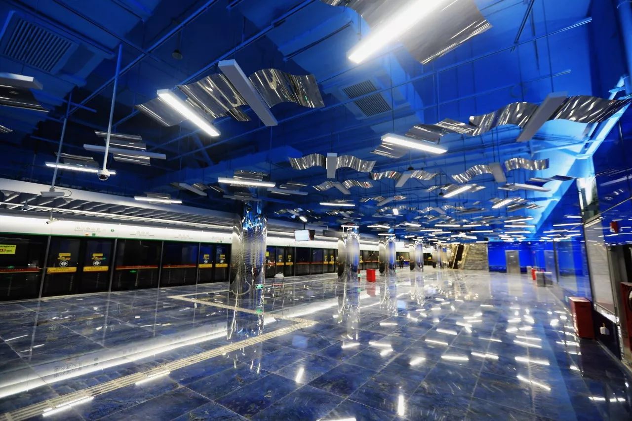 震撼！广州最大的地铁站从空中看是什么样？快上车_南方网