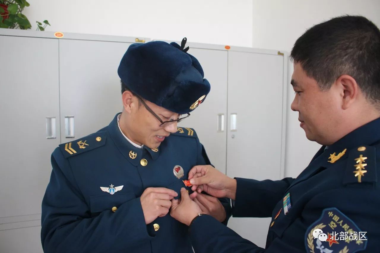 北部战区空军某部:练兵进行时,党员骨干叫响"看我的,跟我上!