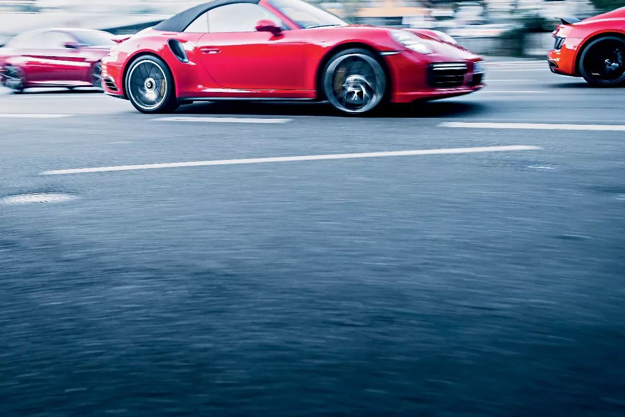 了4辆红色的高性能车 顺便探讨一下红色代表的