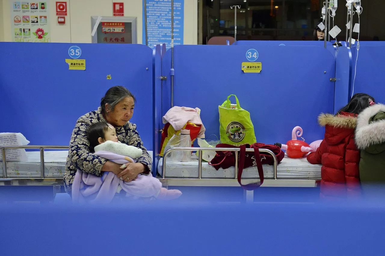 每天8000人挤爆儿童医院!卫计委:昆明未现流感疫情大面积爆发|儿童医院|流感|卫计委_新浪新闻