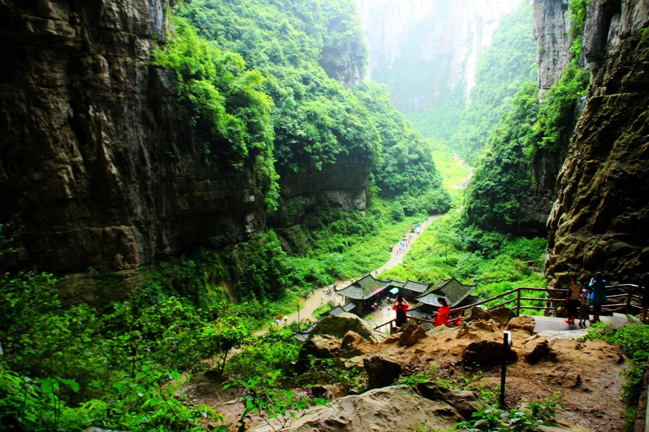 大地·行走丨梅洁:天坑寨子|天坑|山水|武隆天坑_新浪新闻
