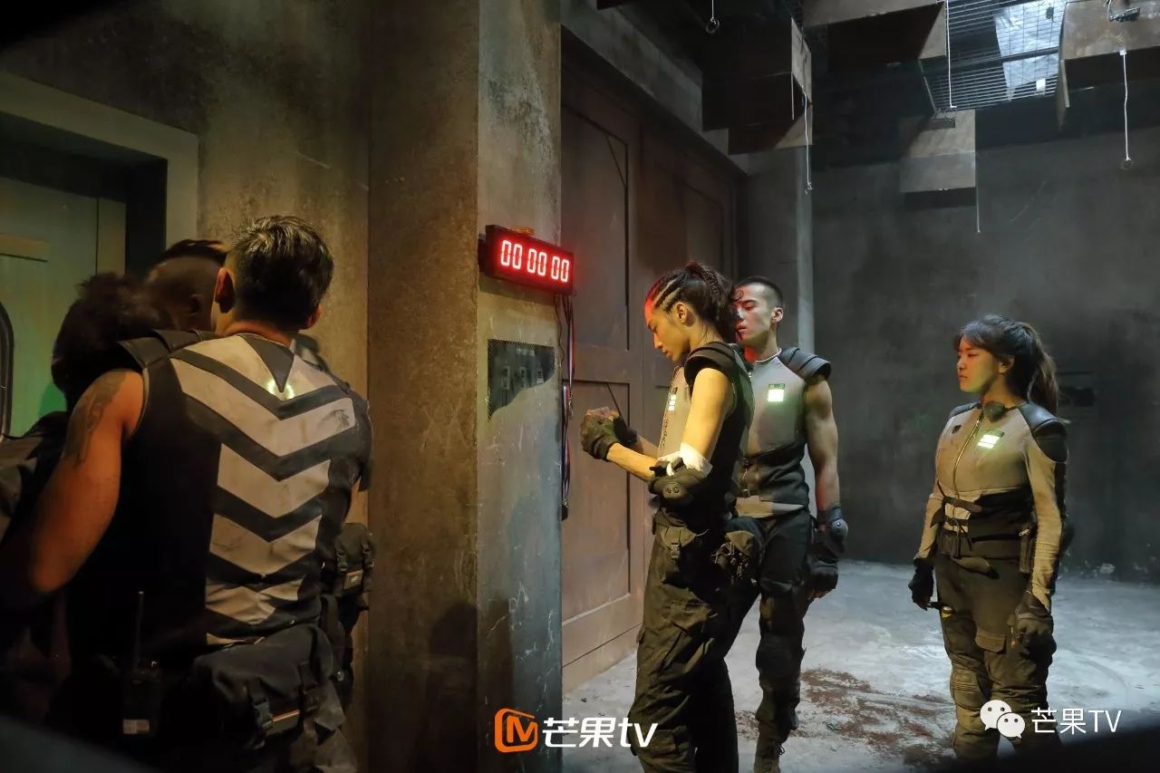 张亮领衔高颜值军团穿越时空打傀儡?《重返地球》脑洞大开，胆小者慎入……